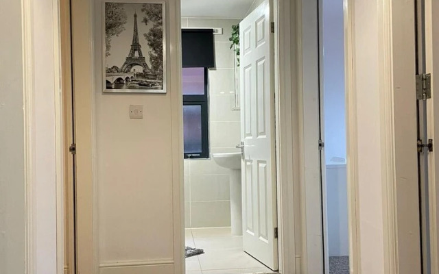 Clarendon Luxury Gated City Apartments