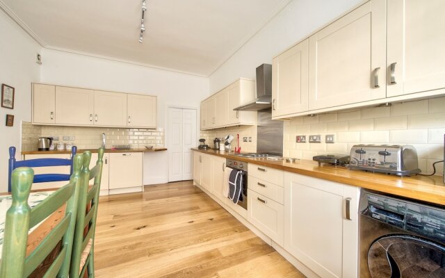 Beautiful One Bedroom in Edinburgh's Town Centre