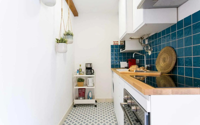 Bright Studio with Terrace in LX Factory- Center