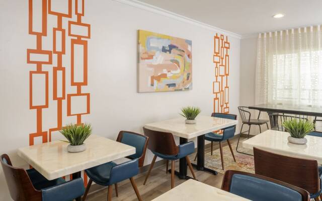 Star Hotel Inn & Suites