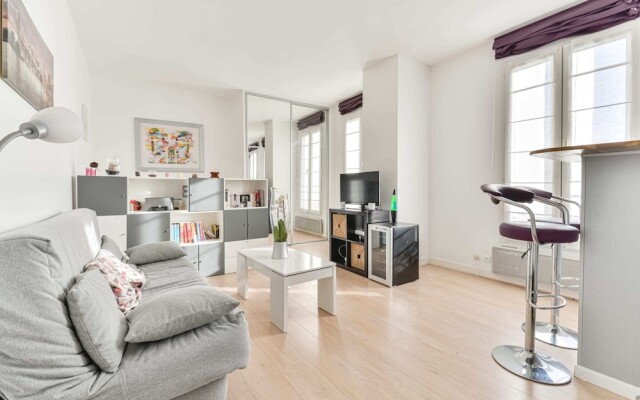 Bright And Spacious Studio Near la Défense