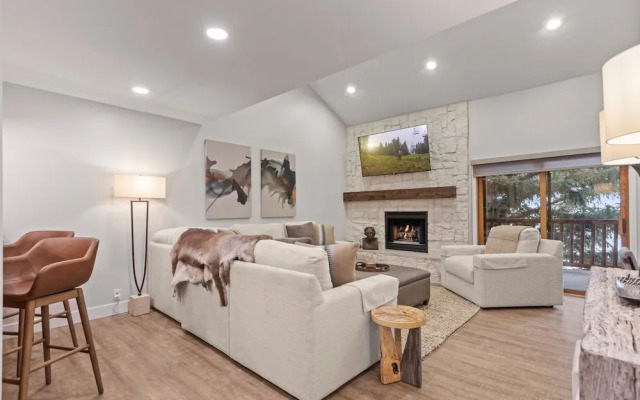 Snow Flower 078 3 Bedroom Condo by RedAwning