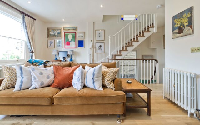 Delightful Apartment in Brackenbury Village Near Hammersmith by UnderTheDoormat