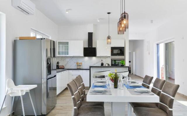 Luxury villa with pool near the beach 2