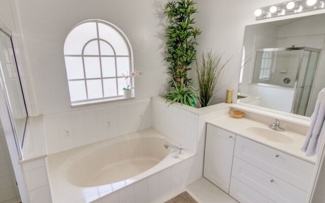 Peaceful Windward Cay 3 Bedroom Home by Redawning