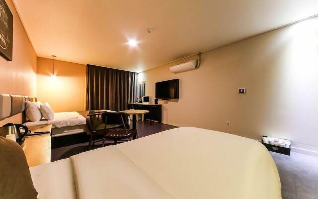 Hotel 385