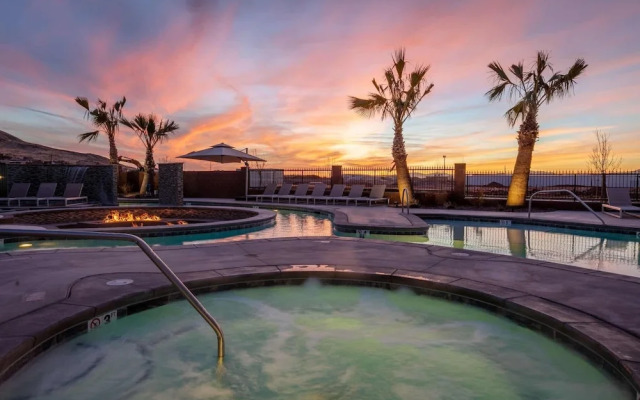 Zion's Paradise 6 Bedroom Townhouse