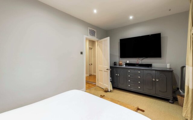 Charming Two Bed Maisonette in Notting Hill