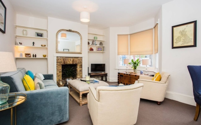 Flat in Battersea Accommodates 5