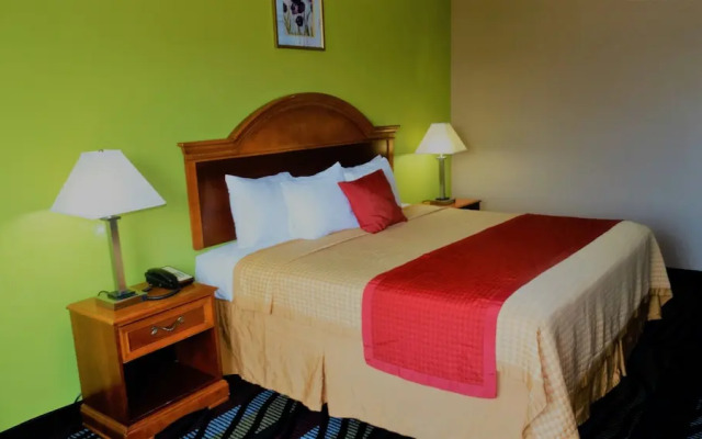 Oak Tree Inn & Suites
