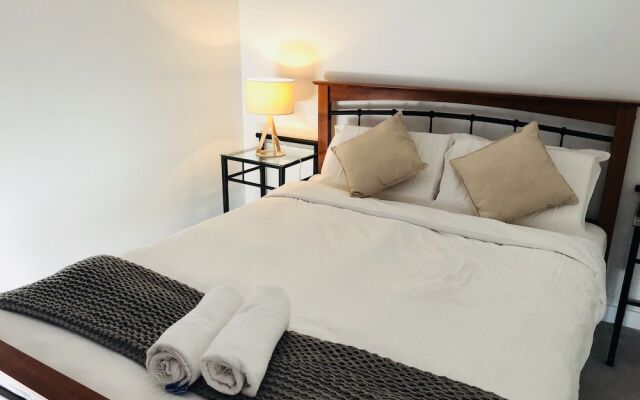 LVL 11 Cosy Apartment Near Lygon St