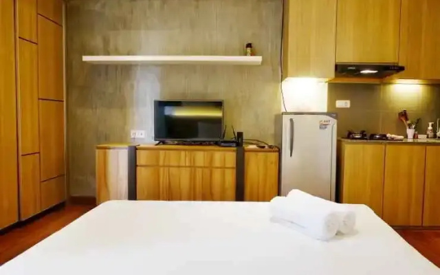Studio Parquette at Paramount Skyline Apartment By Travelio
