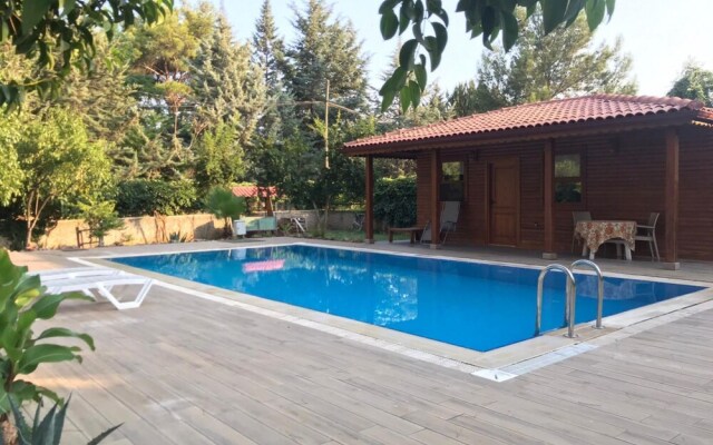 Lovely Summer House With Shared Pool in Kepez