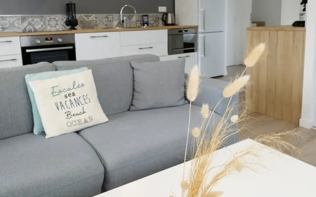 Apartment in Ploudalmezeau Near Treompan Beach