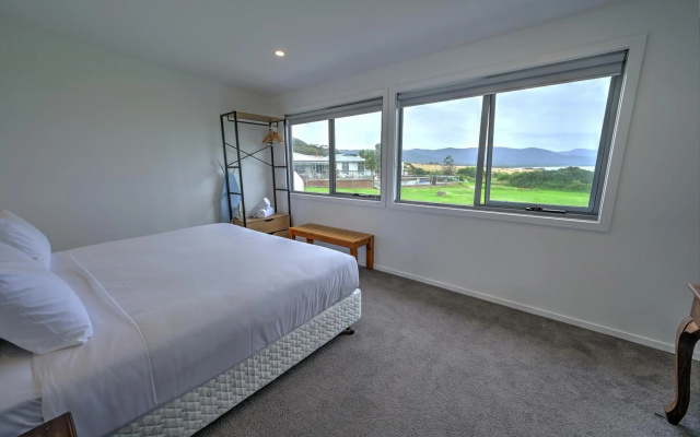 Diamond Island Resort & Penguin viewing – Guest Rooms – Bicheno