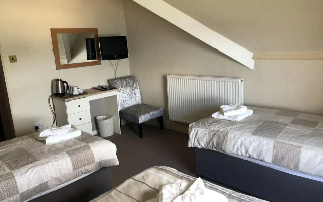 Nomi Rooms & Restaurant