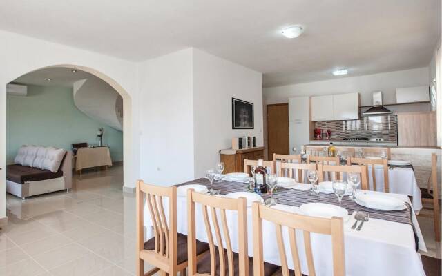 Nice Home in Sevid With 6 Bedrooms, Wifi and Outdoor Swimming Pool