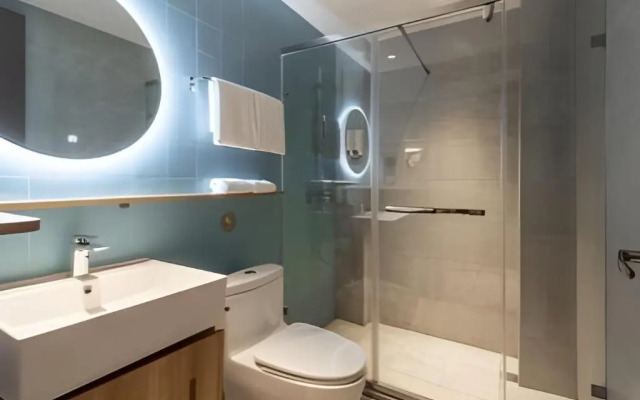 Homeinn · neo (Xiamen Railway Station Wànxiàngchéng)