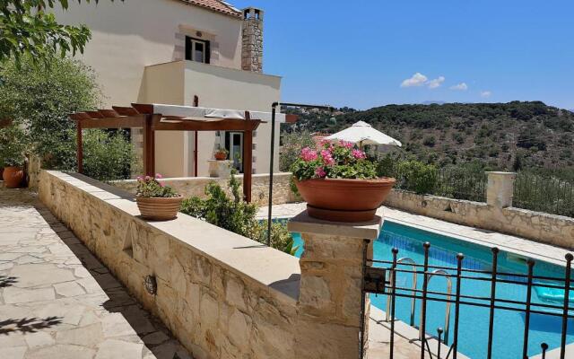 Helianthos Traditional Villas