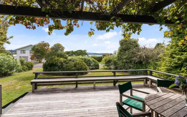Serenity by the Lake - Lake Taupo Holiday Home