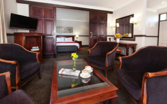 Court Classique Suite Hotel