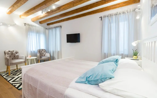 Cozy Montalbano Studios by Irundo