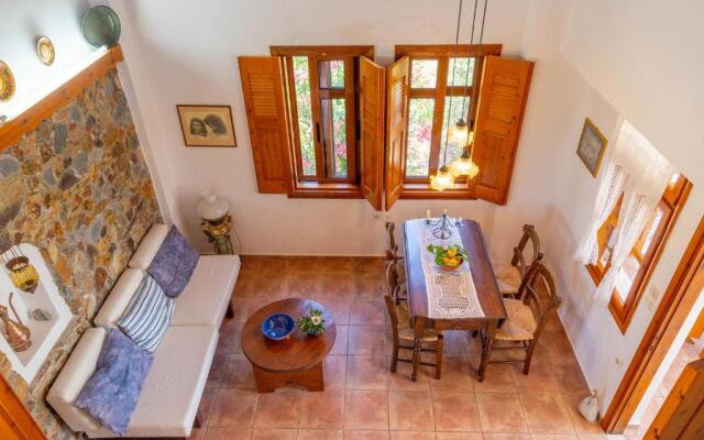 Maistros House - Walk To Beach - AC WIFI