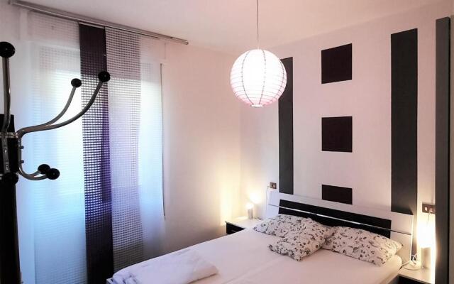 Appartamento Tobias 201 La Portella by Gardadomusmea