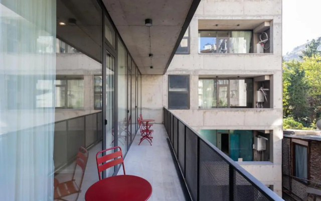 Spacious 3 BedroomR and 2 balcony Apartment in the city center