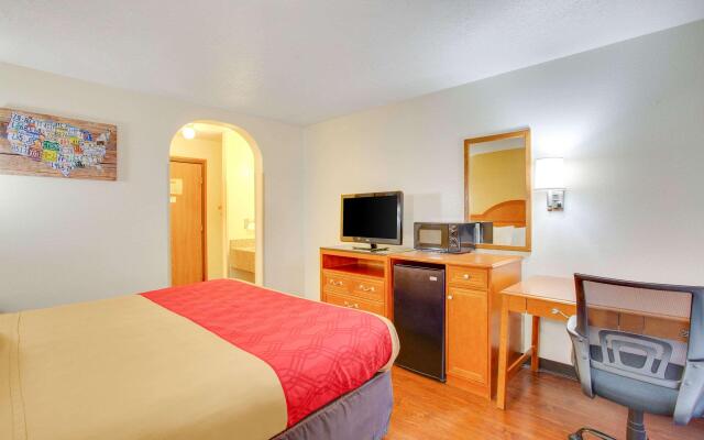 Econo Lodge Inn & Suites Albuquerque East I-40 Eubank Exit