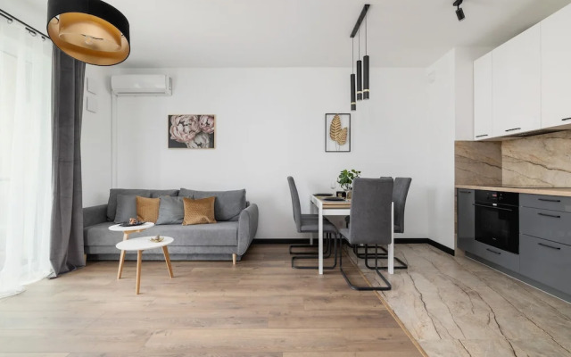 Kopiec Kraka Apartment by Renters