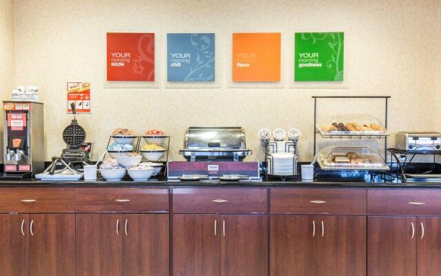 Comfort Inn & Suites Las Vegas - Nellis