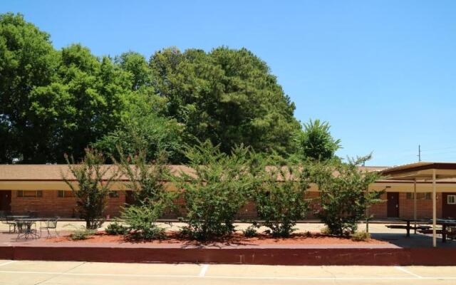 University Motel and Suites