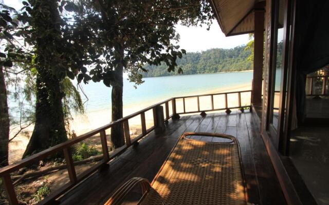 Chomjan Beach Resort