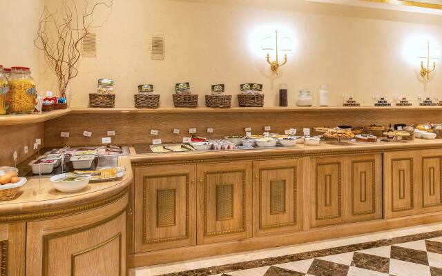 River Palace Hotel