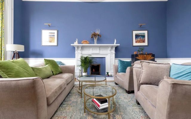 Spacious 2-Bedroom Ground Floor Flat