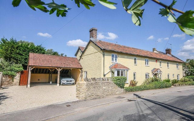 Charming 5-bed Cottage in Old Sodbury Bristol