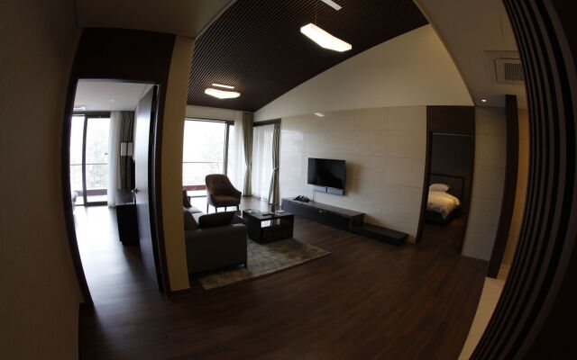 Pinehills Hotel