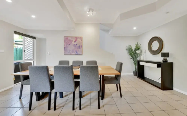 Tranquil 3-bed Unit With Lush Garden Views