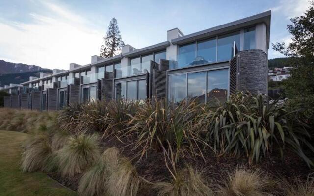 Luxury Lakeview 2 Bedroom Apartment