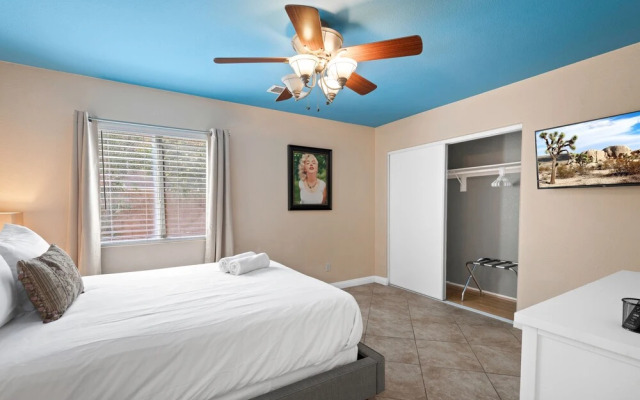 NEW - 4BR Oasis- Pool-Spa -BBQ-Games S2