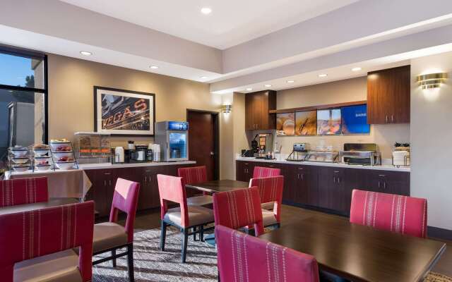 Comfort Inn & Suites Las Vegas - Nellis