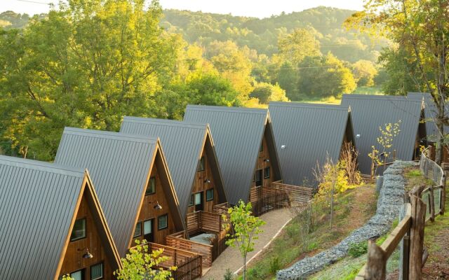 Wrong Way River Lodge & Cabins