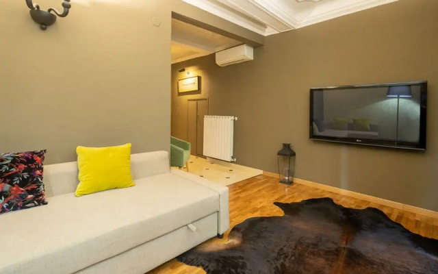 Uffizi Romantic Flat by Mmega