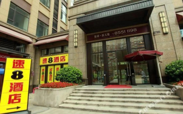 Super 8 Hotel Chengdu West Near Baicaolu Subway Station