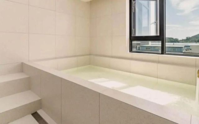 Hound Hotel Gijang-osiria