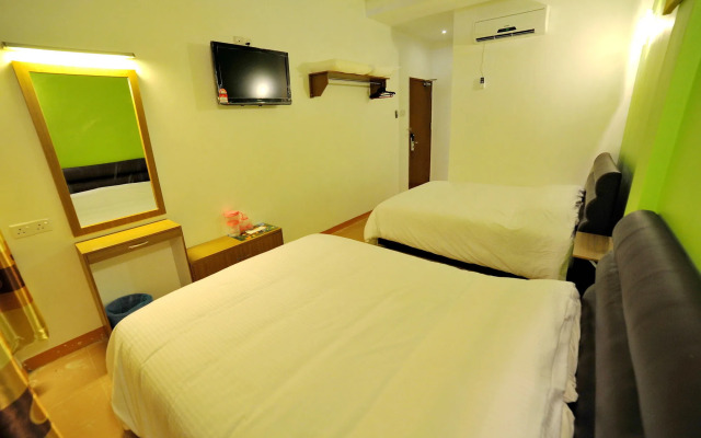 OYO 850 Gold Star Hotel