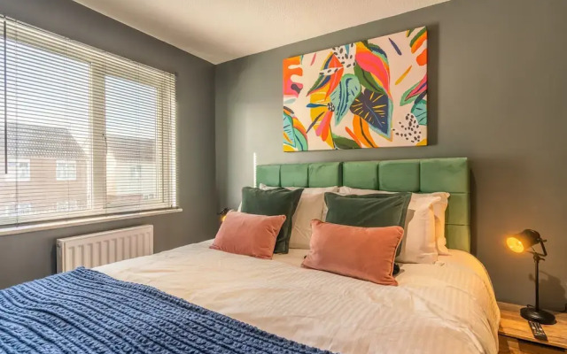 Upscale 2 Bed & Bath Flat in Newport