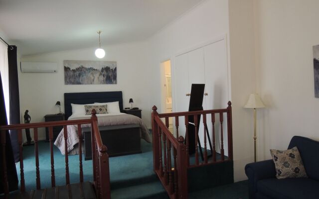 New England Motor Lodge