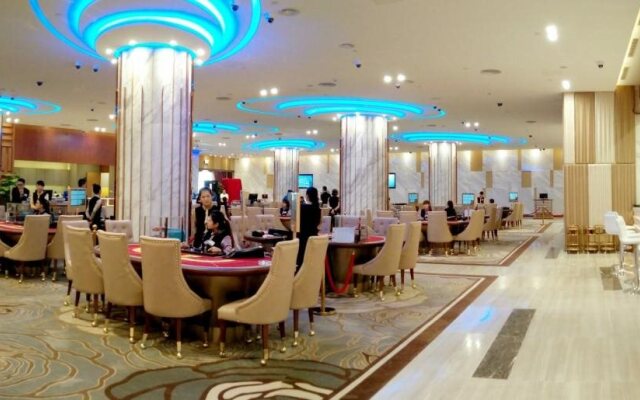 Royal Halong Hotel